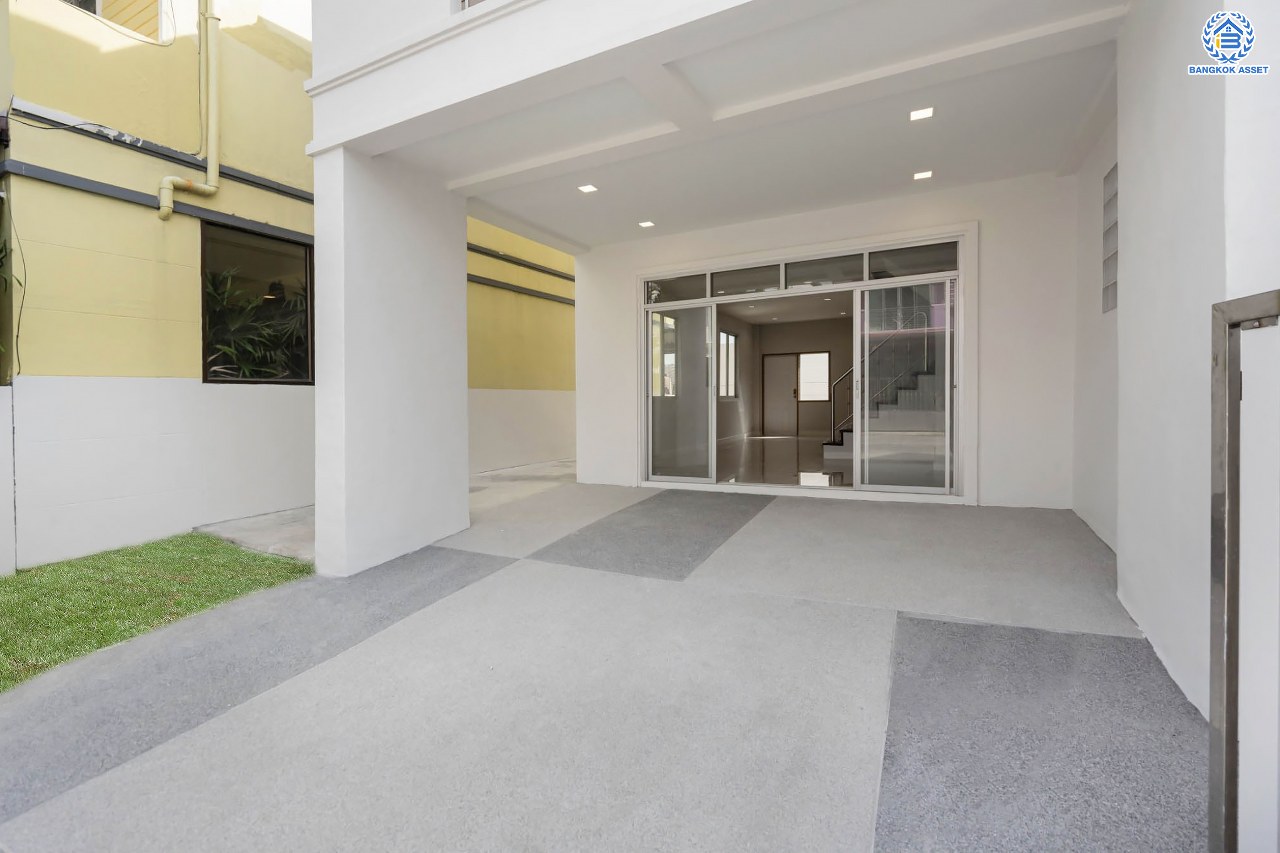 บ้านมือสองตกแต่งใหม่ โครงการ มณฑล4 บางใหญ่ เนื้อที่ 28.4 ตร.ว. ฟังก์ชัน 3 ห้องนอน 2 ห้องน้ำ จอดรถได้ 2 คัน รองรับทุกกิจกรรม บนทำเลเชื่อมต่อหลายเส้นทาง อาทิ ถนนแก้วอินทร์, ถนนกาญจนาภิเษก, ถนนรัตนาธิเบศร์ ใกล้รถไฟฟ้าสายสีม่วง "สถานีตลาดบางใหญ่" และจุดขึ้นทางด่วน "กาญจนาภิเษก"